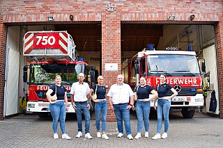 02 Jubilaeum Mündelheim 2026-05-02 02  Die „Räuber“ zum Jubiläum - Der Löschzug 750, Mündelheim / Ehingen / Serm, feierte sein 120-jähriges Jubiläum im Rahmen „WIR SIND DORF“ zusammen mit dem Tambourcorps „Rheinklang Mündelheim“, das 100 Jahre alt wurde. Im Festzelt besuchten wir am Samstag dann dazu das Konzert der „RÄUBER“. : DVPJ, Toni I, Jules I., Prinz Karneval, Prinz, Prinzessin Aileen I., Hofmarschälle, Page, Pagen, Paginnen, HDK, Duisburg, Karneval, Helau, Tollität, Event, Session 2025, Session 2025, HDK Duisburg, Hauptausschuss, Hauptausschuss Karneval Duisburg, Duisburg ist echt
