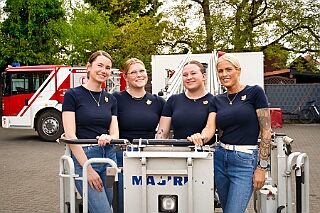 02 Jubilaeum Mündelheim 2026-05-02 04  Die „Räuber“ zum Jubiläum - Der Löschzug 750, Mündelheim / Ehingen / Serm, feierte sein 120-jähriges Jubiläum im Rahmen „WIR SIND DORF“ zusammen mit dem Tambourcorps „Rheinklang Mündelheim“, das 100 Jahre alt wurde. Im Festzelt besuchten wir am Samstag dann dazu das Konzert der „RÄUBER“. : DVPJ, Toni I, Jules I., Prinz Karneval, Prinz, Prinzessin Aileen I., Hofmarschälle, Page, Pagen, Paginnen, HDK, Duisburg, Karneval, Helau, Tollität, Event, Session 2025, Session 2025, HDK Duisburg, Hauptausschuss, Hauptausschuss Karneval Duisburg, Duisburg ist echt