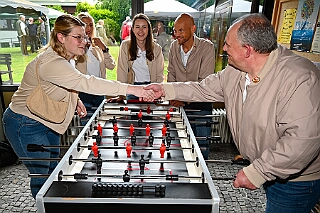 Fruehl Fest RW Rheinh 2026- 05-14 03  Lausiges, nasses Frühlingsfest - Wie in jedem Jahr auf auf Christi Himmelfahrt, oder auch dem „Vatertag“, hatte die KG Rot-Weiß Rheinhausen zum ihrem Frühlingsfest geladen. Statt den lustigen „Schaukelfotos“,  die in diesem Jahr wegen der Witterung ausfallen mussten, gab es ein „CREW-Kickerduell“. Das Fest wurde in die Erlöserkirche verlegt. : DVPJ, Toni I, Jules I., Prinz Karneval, Prinz, Prinzessin Aileen I., Hofmarschälle, Page, Pagen, Paginnen, HDK, Duisburg, Karneval, Helau, Tollität, Event, Session 2025, Session 2025, HDK Duisburg, Hauptausschuss, Hauptausschuss Karneval Duisburg, Duisburg ist echt