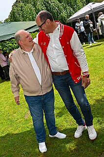 Fruehl Fest RW Rheinh 2026- 05-14 19  Lausiges, nasses Frühlingsfest - Wie in jedem Jahr auf auf Christi Himmelfahrt, oder auch dem „Vatertag“, hatte die KG Rot-Weiß Rheinhausen zum ihrem Frühlingsfest geladen. Statt den lustigen „Schaukelfotos“,  die in diesem Jahr wegen der Witterung ausfallen mussten, gab es ein „CREW-Kickerduell“. Das Fest wurde in die Erlöserkirche verlegt. : DVPJ, Toni I, Jules I., Prinz Karneval, Prinz, Prinzessin Aileen I., Hofmarschälle, Page, Pagen, Paginnen, HDK, Duisburg, Karneval, Helau, Tollität, Event, Session 2025, Session 2025, HDK Duisburg, Hauptausschuss, Hauptausschuss Karneval Duisburg, Duisburg ist echt