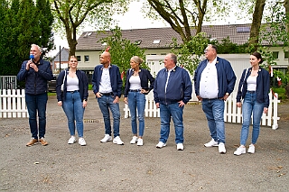 MERCURALIA 2026-05-16 02  Maifest bei den „Römern“ - Am Samstag den 16. Mai besuchten wir in Dinslaken das XVIII. MERCURALIA der Römergarde. Die traditionelle Blumenverlosung durfte dabei nicht fehlen. : DVPJ, Toni I, Jules I., Prinz Karneval, Prinz, Prinzessin Aileen I., Hofmarschälle, Page, Pagen, Paginnen, HDK, Duisburg, Karneval, Helau, Tollität, Event, Session 2025, Session 2025, HDK Duisburg, Hauptausschuss, Hauptausschuss Karneval Duisburg, Duisburg ist echt
