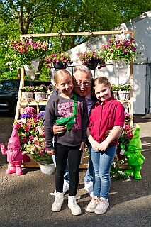MERCURALIA 2026-05-16 12  Maifest bei den „Römern“ - Am Samstag den 16. Mai besuchten wir in Dinslaken das XVIII. MERCURALIA der Römergarde. Die traditionelle Blumenverlosung durfte dabei nicht fehlen. : DVPJ, Toni I, Jules I., Prinz Karneval, Prinz, Prinzessin Aileen I., Hofmarschälle, Page, Pagen, Paginnen, HDK, Duisburg, Karneval, Helau, Tollität, Event, Session 2025, Session 2025, HDK Duisburg, Hauptausschuss, Hauptausschuss Karneval Duisburg, Duisburg ist echt