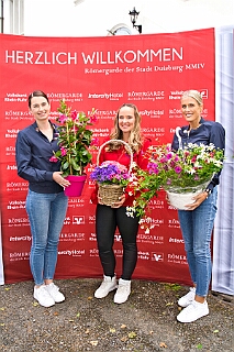 MERCURALIA 2026-05-16 20  Maifest bei den „Römern“ - Am Samstag den 16. Mai besuchten wir in Dinslaken das XVIII. MERCURALIA der Römergarde. Die traditionelle Blumenverlosung durfte dabei nicht fehlen. : DVPJ, Toni I, Jules I., Prinz Karneval, Prinz, Prinzessin Aileen I., Hofmarschälle, Page, Pagen, Paginnen, HDK, Duisburg, Karneval, Helau, Tollität, Event, Session 2025, Session 2025, HDK Duisburg, Hauptausschuss, Hauptausschuss Karneval Duisburg, Duisburg ist echt