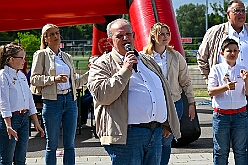 02 Sommerf GrafschFunken 2026-06-13 10  Aus dem Drachenboot zum Sommerfest  - Am Samstag, 13. Juni, unterstützten unsere Stephanie und der Sebastian aktiv das Drachenbootteam des Duisburger DRK bei der Fun-Regatta im Innenhafen. Danach besuchten wir dann das Sommerfest der Grafschafter Funken in Moers und der Stadtgarde Duisburg Rot Weiß 2011.e.V. : DVPJ, Toni I, Jules I., Prinz Karneval, Prinz, Prinzessin Aileen I., Hofmarschälle, Page, Pagen, Paginnen, HDK, Duisburg, Karneval, Helau, Tollität, Event, Session 2025, Session 2025, HDK Duisburg, Hauptausschuss, Hauptausschuss Karneval Duisburg, Duisburg ist echt