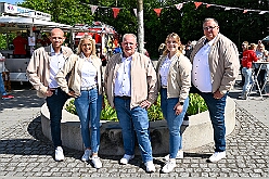 02 Sommerf GrafschFunken 2026-06-13 17  Aus dem Drachenboot zum Sommerfest  - Am Samstag, 13. Juni, unterstützten unsere Stephanie und der Sebastian aktiv das Drachenbootteam des Duisburger DRK bei der Fun-Regatta im Innenhafen. Danach besuchten wir dann das Sommerfest der Grafschafter Funken in Moers und der Stadtgarde Duisburg Rot Weiß 2011.e.V. : DVPJ, Toni I, Jules I., Prinz Karneval, Prinz, Prinzessin Aileen I., Hofmarschälle, Page, Pagen, Paginnen, HDK, Duisburg, Karneval, Helau, Tollität, Event, Session 2025, Session 2025, HDK Duisburg, Hauptausschuss, Hauptausschuss Karneval Duisburg, Duisburg ist echt