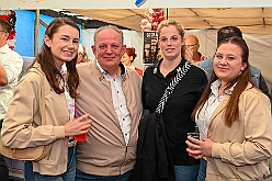 03 Sommerf Stadtgarde RW 2026-06-13 17  Aus dem Drachenboot zum Sommerfest  - Am Samstag, 13. Juni, unterstützten unsere Stephanie und der Sebastian aktiv das Drachenbootteam des Duisburger DRK bei der Fun-Regatta im Innenhafen. Danach besuchten wir dann das Sommerfest der Grafschafter Funken in Moers und der Stadtgarde Duisburg Rot Weiß 2011.e.V. : DVPJ, Toni I, Jules I., Prinz Karneval, Prinz, Prinzessin Aileen I., Hofmarschälle, Page, Pagen, Paginnen, HDK, Duisburg, Karneval, Helau, Tollität, Event, Session 2025, Session 2025, HDK Duisburg, Hauptausschuss, Hauptausschuss Karneval Duisburg, Duisburg ist echt