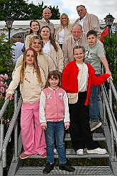 03 Sommerf Stadtgarde RW 2026-06-13 22  Aus dem Drachenboot zum Sommerfest  - Am Samstag, 13. Juni, unterstützten unsere Stephanie und der Sebastian aktiv das Drachenbootteam des Duisburger DRK bei der Fun-Regatta im Innenhafen. Danach besuchten wir dann das Sommerfest der Grafschafter Funken in Moers und der Stadtgarde Duisburg Rot Weiß 2011.e.V. : DVPJ, Toni I, Jules I., Prinz Karneval, Prinz, Prinzessin Aileen I., Hofmarschälle, Page, Pagen, Paginnen, HDK, Duisburg, Karneval, Helau, Tollität, Event, Session 2025, Session 2025, HDK Duisburg, Hauptausschuss, Hauptausschuss Karneval Duisburg, Duisburg ist echt