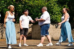 Sommerfest MarxlohJecken 2026-06-27 06  Bei tropischen 39° zur Premiere - Es war die erste „Sommer-Party“ der Marxloher-Jecken. Unter dem Motto „Feiern mit Freunden“ wurde auf dem Gelände der GGS „Am Mattlerbusch“, neben dem Niederrheinischen Karnevalsmusem, die Sommerfestpremiere gefeiert. Mit guter Laune und einer Super Stimmung wurde der Hitze getrotzt. : DVPJ, Toni I, Jules I., Prinz Karneval, Prinz, Prinzessin Aileen I., Hofmarschälle, Page, Pagen, Paginnen, HDK, Duisburg, Karneval, Helau, Tollität, Event, Session 2025, Session 2025, HDK Duisburg, Hauptausschuss, Hauptausschuss Karneval Duisburg, Duisburg ist echt