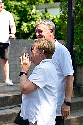 Sommerfest MarxlohJecken 2026-06-27 12  Bei tropischen 39° zur Premiere - Es war die erste „Sommer-Party“ der Marxloher-Jecken. Unter dem Motto „Feiern mit Freunden“ wurde auf dem Gelände der GGS „Am Mattlerbusch“, neben dem Niederrheinischen Karnevalsmusem, die Sommerfestpremiere gefeiert. Mit guter Laune und einer Super Stimmung wurde der Hitze getrotzt. : DVPJ, Toni I, Jules I., Prinz Karneval, Prinz, Prinzessin Aileen I., Hofmarschälle, Page, Pagen, Paginnen, HDK, Duisburg, Karneval, Helau, Tollität, Event, Session 2025, Session 2025, HDK Duisburg, Hauptausschuss, Hauptausschuss Karneval Duisburg, Duisburg ist echt