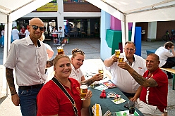 Sommerfest MarxlohJecken 2026-06-27 26  Bei tropischen 39° zur Premiere - Es war die erste „Sommer-Party“ der Marxloher-Jecken. Unter dem Motto „Feiern mit Freunden“ wurde auf dem Gelände der GGS „Am Mattlerbusch“, neben dem Niederrheinischen Karnevalsmusem, die Sommerfestpremiere gefeiert. Mit guter Laune und einer Super Stimmung wurde der Hitze getrotzt. : DVPJ, Toni I, Jules I., Prinz Karneval, Prinz, Prinzessin Aileen I., Hofmarschälle, Page, Pagen, Paginnen, HDK, Duisburg, Karneval, Helau, Tollität, Event, Session 2025, Session 2025, HDK Duisburg, Hauptausschuss, Hauptausschuss Karneval Duisburg, Duisburg ist echt