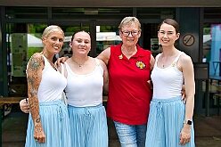 Sommerfest MarxlohJecken 2026-06-27 36  Bei tropischen 39° zur Premiere - Es war die erste „Sommer-Party“ der Marxloher-Jecken. Unter dem Motto „Feiern mit Freunden“ wurde auf dem Gelände der GGS „Am Mattlerbusch“, neben dem Niederrheinischen Karnevalsmusem, die Sommerfestpremiere gefeiert. Mit guter Laune und einer Super Stimmung wurde der Hitze getrotzt. : DVPJ, Toni I, Jules I., Prinz Karneval, Prinz, Prinzessin Aileen I., Hofmarschälle, Page, Pagen, Paginnen, HDK, Duisburg, Karneval, Helau, Tollität, Event, Session 2025, Session 2025, HDK Duisburg, Hauptausschuss, Hauptausschuss Karneval Duisburg, Duisburg ist echt
