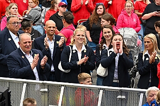 SommerBiwak 2026- 07-19 07  Sommerbiwak in der City - Die Premiere des Sommerbiwaks vom HDK am Sonntag des Duisburger Stadtfestes war vor 11 Jahren. In diesem Jahr präsentierte sich der HDK auch mit einem bunten Programm auf der Hauptbühne vor dem City-Palais. In diesem Rahmen stellten wir unsere Aktion für die Unterstützung der „Jecken Kids“ vor. : DVPJ, Toni I, Jules I., Prinz Karneval, Prinz, Prinzessin Aileen I., Hofmarschälle, Page, Pagen, Paginnen, HDK, Duisburg, Karneval, Helau, Tollität, Event, Session 2025, Session 2025, HDK Duisburg, Hauptausschuss, Hauptausschuss Karneval Duisburg, Duisburg ist echt