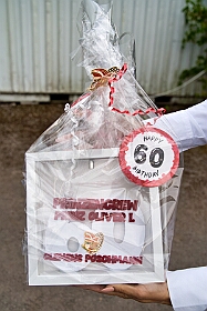 02 Geb Clemens Poschmann 2026-08-15 01  Sommerfest und ein runder Geburtstag - Gemäß ihren Motto „Gemeinsam. Nicht alleine. Von Bürgern für Bürger“ feierte die Bürgergarde Duisburg am Schützenhaus am Reiserpfad in Duisburg Rahm ihr grün-rotes Sommerfest. Ein Besuch, zu Eheren von Clemens Poschmanns 60. Geburtstag, durfte auch nicht fehlen. : DVPJ, Toni I, Jules I., Prinz Karneval, Prinz, Prinzessin Aileen I., Hofmarschälle, Page, Pagen, Paginnen, HDK, Duisburg, Karneval, Helau, Tollität, Event, Session 2025, Session 2025, HDK Duisburg, Hauptausschuss, Hauptausschuss Karneval Duisburg, Duisburg ist echt