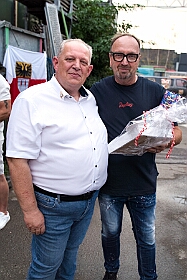 02 Geb Clemens Poschmann 2026-08-15 02  Sommerfest und ein runder Geburtstag - Gemäß ihren Motto „Gemeinsam. Nicht alleine. Von Bürgern für Bürger“ feierte die Bürgergarde Duisburg am Schützenhaus am Reiserpfad in Duisburg Rahm ihr grün-rotes Sommerfest. Ein Besuch, zu Eheren von Clemens Poschmanns 60. Geburtstag, durfte auch nicht fehlen. : DVPJ, Toni I, Jules I., Prinz Karneval, Prinz, Prinzessin Aileen I., Hofmarschälle, Page, Pagen, Paginnen, HDK, Duisburg, Karneval, Helau, Tollität, Event, Session 2025, Session 2025, HDK Duisburg, Hauptausschuss, Hauptausschuss Karneval Duisburg, Duisburg ist echt