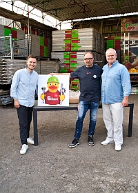 02 Geb Clemens Poschmann 2026-08-15 11  Sommerfest und ein runder Geburtstag - Gemäß ihren Motto „Gemeinsam. Nicht alleine. Von Bürgern für Bürger“ feierte die Bürgergarde Duisburg am Schützenhaus am Reiserpfad in Duisburg Rahm ihr grün-rotes Sommerfest. Ein Besuch, zu Eheren von Clemens Poschmanns 60. Geburtstag, durfte auch nicht fehlen. : DVPJ, Toni I, Jules I., Prinz Karneval, Prinz, Prinzessin Aileen I., Hofmarschälle, Page, Pagen, Paginnen, HDK, Duisburg, Karneval, Helau, Tollität, Event, Session 2025, Session 2025, HDK Duisburg, Hauptausschuss, Hauptausschuss Karneval Duisburg, Duisburg ist echt