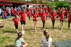 01 Sommerf SonnigSued 2026-08-29 03  Drei Sommerfeste am Ferienende - Das Wetter war am Samstag, 29. August, nicht so ganz in Sommer Laune. Aber wir ließen uns unsere gute Laune nicht verderben. So besuchten wir die KG Sonniger Süden, 5-faches Heimspiel, die KG Alle mann an Bord und die KG Rote Funken auf ihren Sommerfesten. : DVPJ, Toni I, Jules I., Prinz Karneval, Prinz, Prinzessin Aileen I., Hofmarschälle, Page, Pagen, Paginnen, HDK, Duisburg, Karneval, Helau, Tollität, Event, Session 2025, Session 2025, HDK Duisburg, Hauptausschuss, Hauptausschuss Karneval Duisburg, Duisburg ist echt