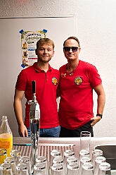01 Sommerf SonnigSued 2026-08-29 13  Drei Sommerfeste am Ferienende - Das Wetter war am Samstag, 29. August, nicht so ganz in Sommer Laune. Aber wir ließen uns unsere gute Laune nicht verderben. So besuchten wir die KG Sonniger Süden, 5-faches Heimspiel, die KG Alle mann an Bord und die KG Rote Funken auf ihren Sommerfesten. : DVPJ, Toni I, Jules I., Prinz Karneval, Prinz, Prinzessin Aileen I., Hofmarschälle, Page, Pagen, Paginnen, HDK, Duisburg, Karneval, Helau, Tollität, Event, Session 2025, Session 2025, HDK Duisburg, Hauptausschuss, Hauptausschuss Karneval Duisburg, Duisburg ist echt