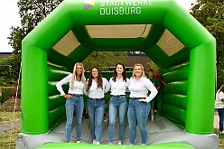 01 Sommerf SonnigSued 2026-08-29 16  Drei Sommerfeste am Ferienende - Das Wetter war am Samstag, 29. August, nicht so ganz in Sommer Laune. Aber wir ließen uns unsere gute Laune nicht verderben. So besuchten wir die KG Sonniger Süden, 5-faches Heimspiel, die KG Alle mann an Bord und die KG Rote Funken auf ihren Sommerfesten. : DVPJ, Toni I, Jules I., Prinz Karneval, Prinz, Prinzessin Aileen I., Hofmarschälle, Page, Pagen, Paginnen, HDK, Duisburg, Karneval, Helau, Tollität, Event, Session 2025, Session 2025, HDK Duisburg, Hauptausschuss, Hauptausschuss Karneval Duisburg, Duisburg ist echt