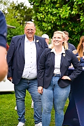 02 Sommerf AMaB 2026-08-29 03  Drei Sommerfeste am Ferienende - Das Wetter war am Samstag, 29. August, nicht so ganz in Sommer Laune. Aber wir ließen uns unsere gute Laune nicht verderben. So besuchten wir die KG Sonniger Süden, 5-faches Heimspiel, die KG Alle mann an Bord und die KG Rote Funken auf ihren Sommerfesten. : DVPJ, Toni I, Jules I., Prinz Karneval, Prinz, Prinzessin Aileen I., Hofmarschälle, Page, Pagen, Paginnen, HDK, Duisburg, Karneval, Helau, Tollität, Event, Session 2025, Session 2025, HDK Duisburg, Hauptausschuss, Hauptausschuss Karneval Duisburg, Duisburg ist echt