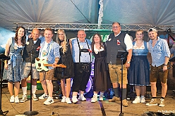 03 Oktoberfest Serm 2026-09-26 29  Tour am Samstag 26. September - Wir begannen die Tour mit dem Besuch beim Festakt zur Einweihung der „Anne Frank Gesamtschule*. Danach führte uns der Weg zum „4. Rot-Goldenem Weinfest“ der KG Rot-Gold in Laar. Der Abschluss war dann im Festzelt in Serm, „O´zapft is! beim Oktoberfest. : DVPJ, Toni I, Jules I., Prinz Karneval, Prinz, Prinzessin Aileen I., Hofmarschälle, Page, Pagen, Paginnen, HDK, Duisburg, Karneval, Helau, Tollität, Event, Session 2025, Session 2025, HDK Duisburg, Hauptausschuss, Hauptausschuss Karneval Duisburg, Duisburg ist echt